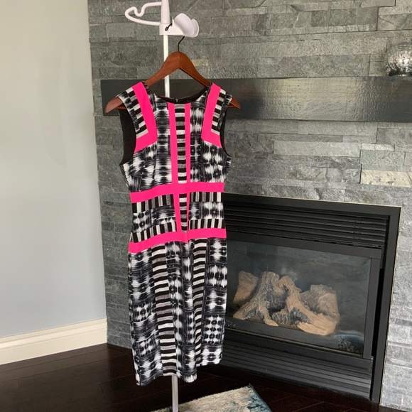 Detailed sleeveless pencil dress size 2 - Picture 5 of 6